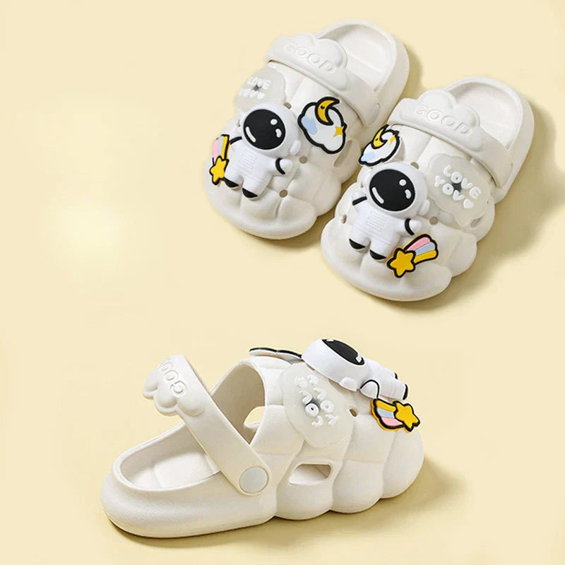Lustiges Astronauten-Design Kinder-Hausschuhe mit 3D Aufklebern – Bequeme und Verspielte Schuhe