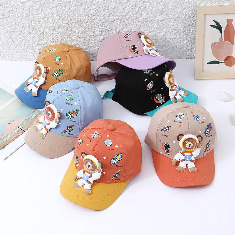 Sonnenlächeln – Kinder Baseballkappe mit Bärchen und Planetenmotiven