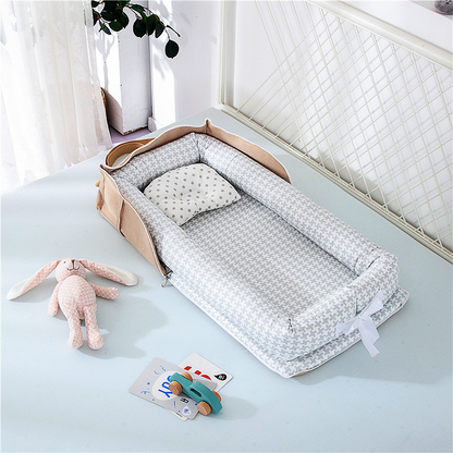 Portable und faltbare Babybett mit Kissen