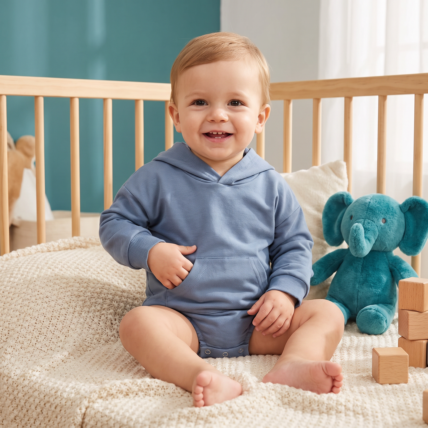 Baby-Strampler mit Kapuze – Weicher Langarm-Einteiler mit Fronttasche