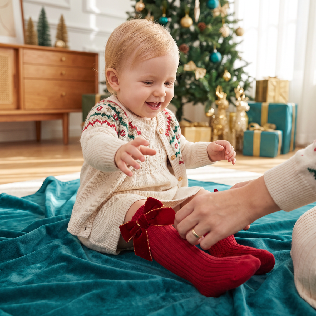 Weihnachtliche Kniestrümpfe für Baby-Mädchen mit Samtschleifen
