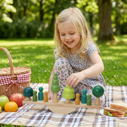 Montessori Balance-Wippe mit Holzsteinen