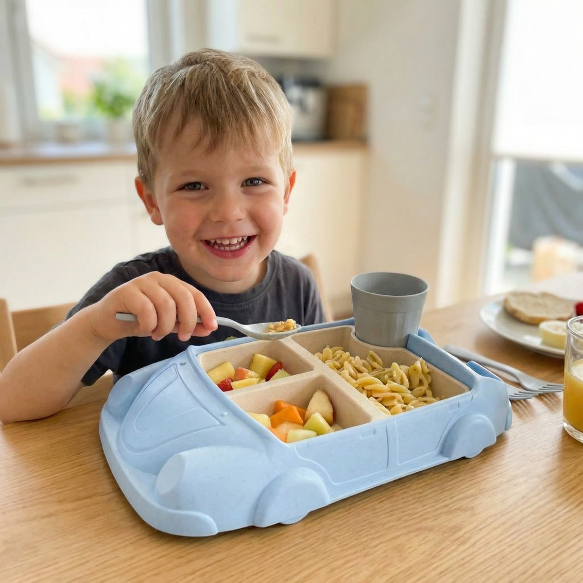Kinder Bento Lunchbox im Auto-Design – Unterteilte Essensbox mit Becher