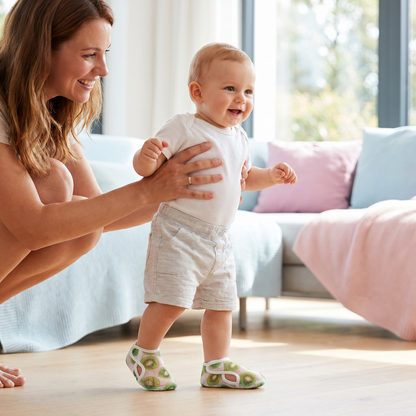 Sommer Babyschuhe aus atmunksaktivem Material im Fruchtdesign