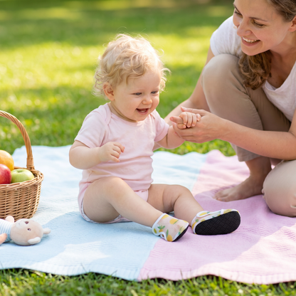 Sommer Babyschuhe aus atmunksaktivem Material im Fruchtdesign