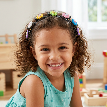 Niedliche Haarclips & Haarbänder für Mädchen mit Blumen-, Erdbeer- & Regenbogen-Anhängern