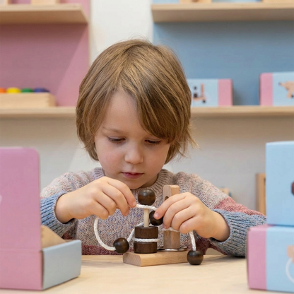 Handgemachtes Holz-IQ-Puzzle mit Seil – Denkspiel für die ganze Familie