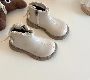 Warme Lederstiefel für Kinder – Klassisch und Bequem mit Rüschen