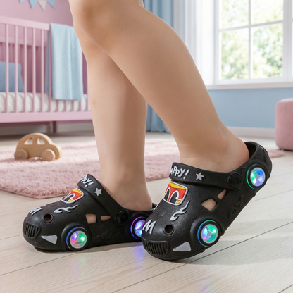 Leuchtende Auto-Kinderslipper – Badeschlappen mit rutschfester Sohle