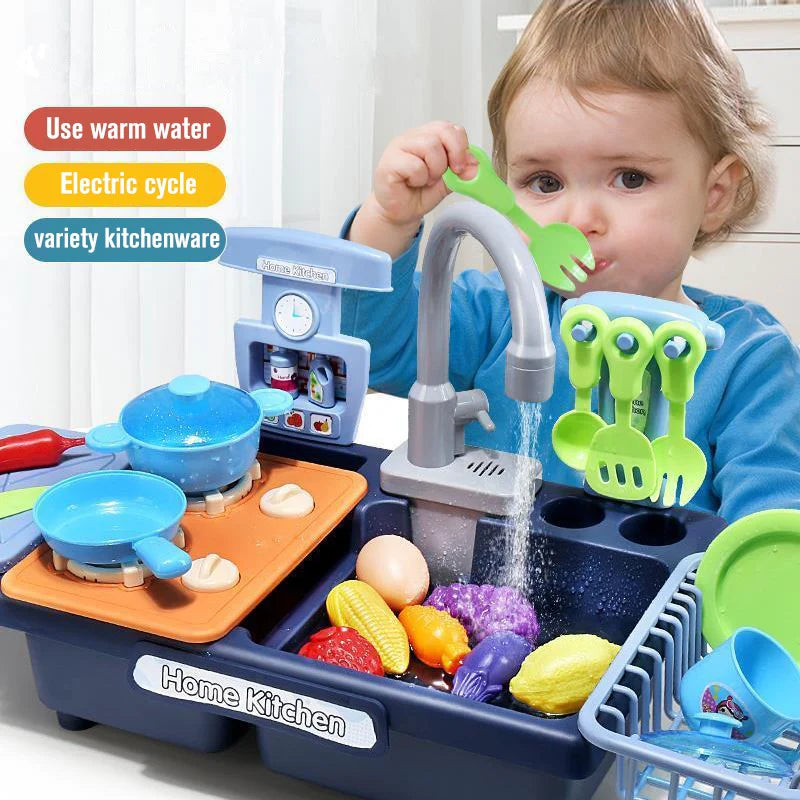 Interaktive Spielzeugküche mit Wasserspüle und Kochzubehör