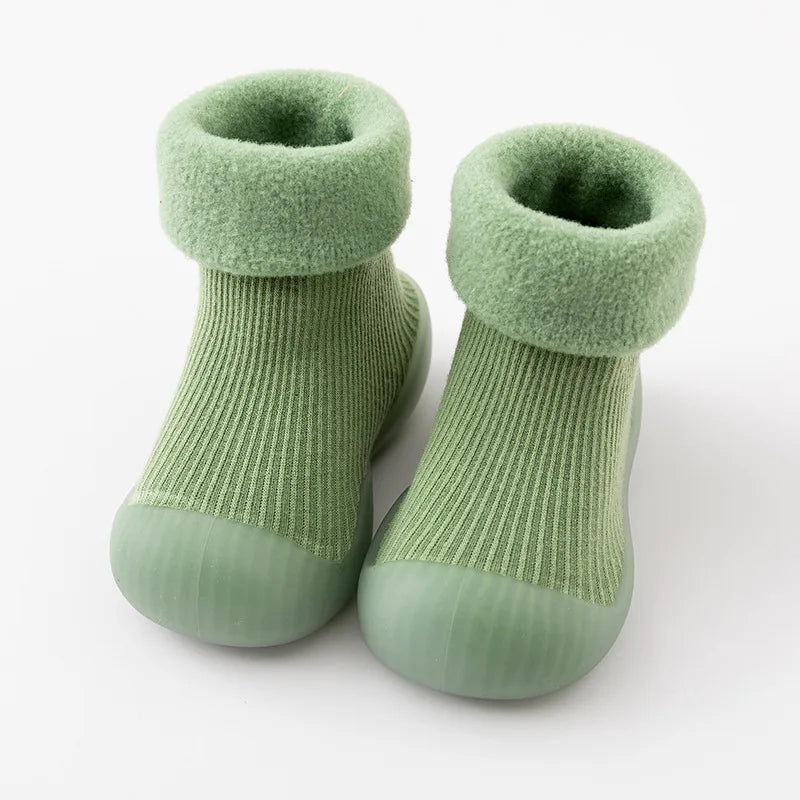 Warme Sicherheit – Rutschfeste Sockenschuhe Für Kleinkinder