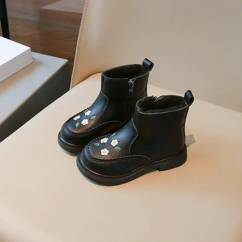 Warm & Bequem – Kinderstiefel mit Blumenstickerei und Reißverschluss