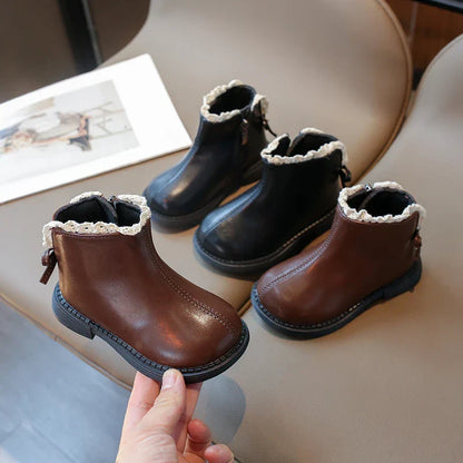 Warme Lederstiefel für Kinder – Klassisch und Bequem mit Rüschen