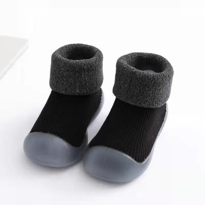 Warme Sicherheit – Rutschfeste Sockenschuhe Für Kleinkinder