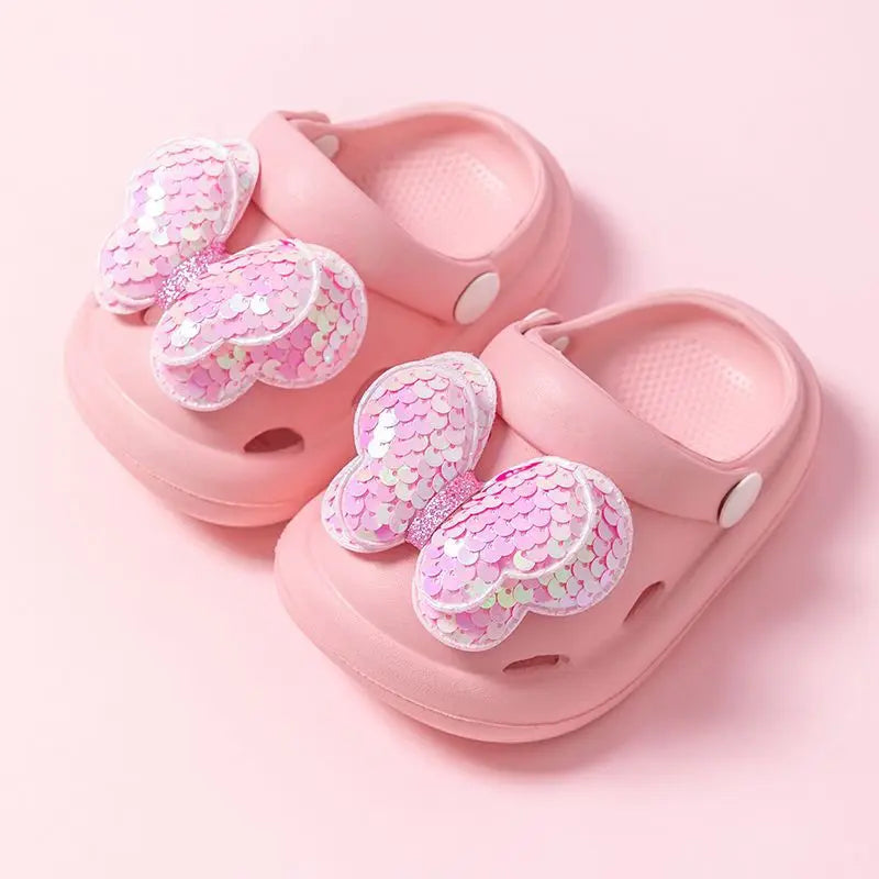 Weiche Sandalen für Mädchen mit Glitzerflügeln – Bequeme Hausschuhe für Kinder