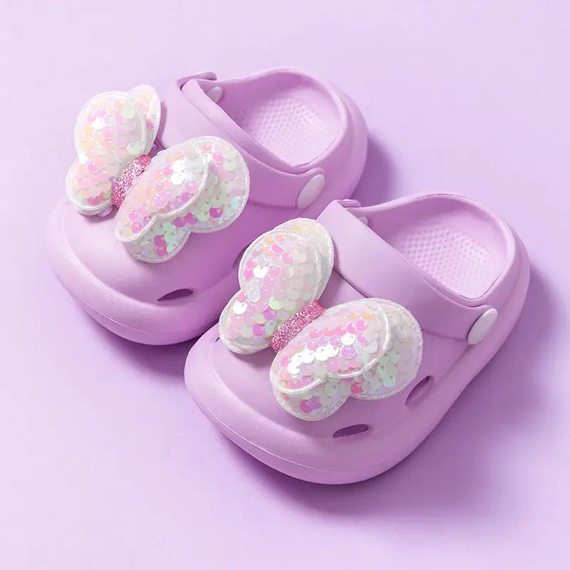 Weiche Sandalen für Mädchen mit Glitzerflügeln – Bequeme Hausschuhe für Kinder