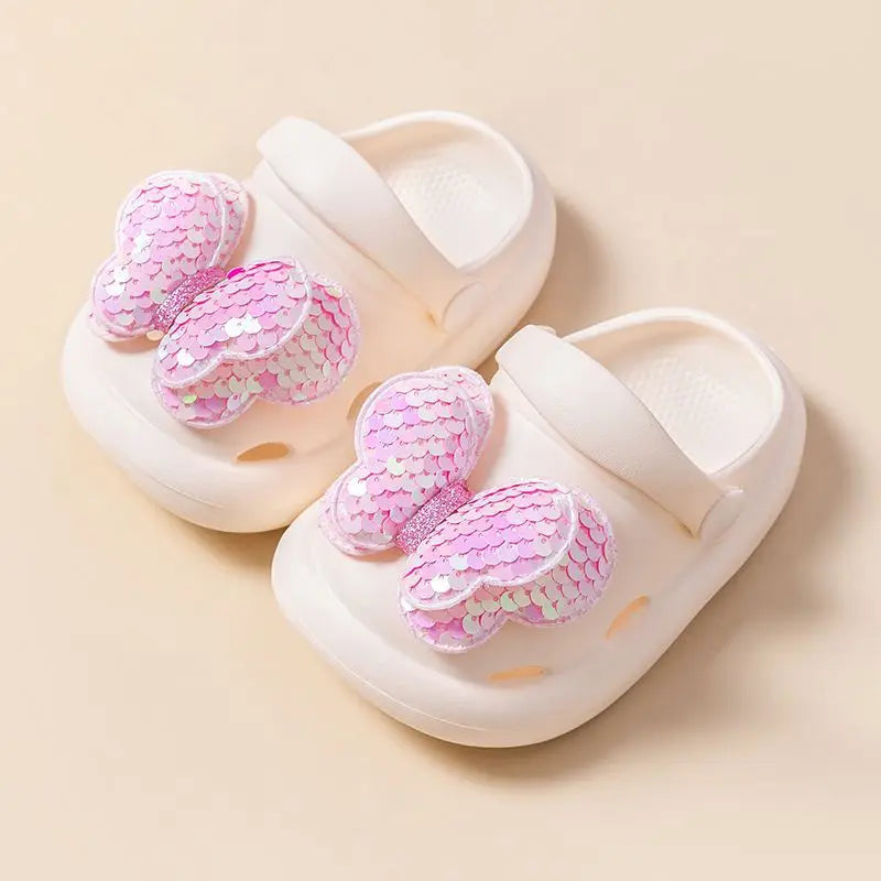 Weiche Sandalen für Mädchen mit Glitzerflügeln – Bequeme Hausschuhe für Kinder