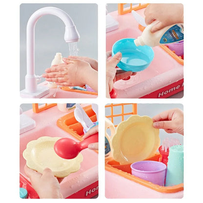 Interaktive Spielzeugküche mit Wasserspüle und Kochzubehör